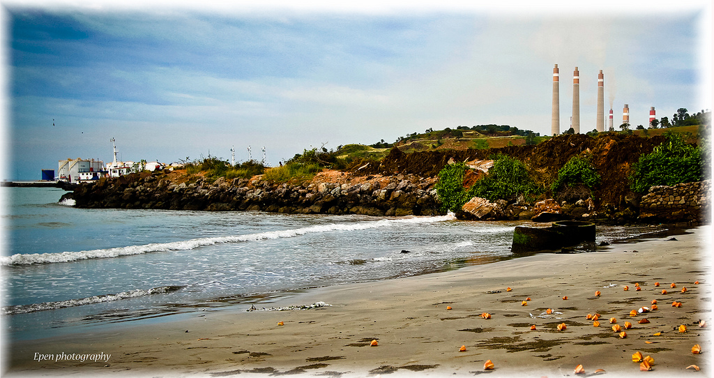 Bukan di AS, Yuk Melancong ke Pantai Pulorida yang Menawan