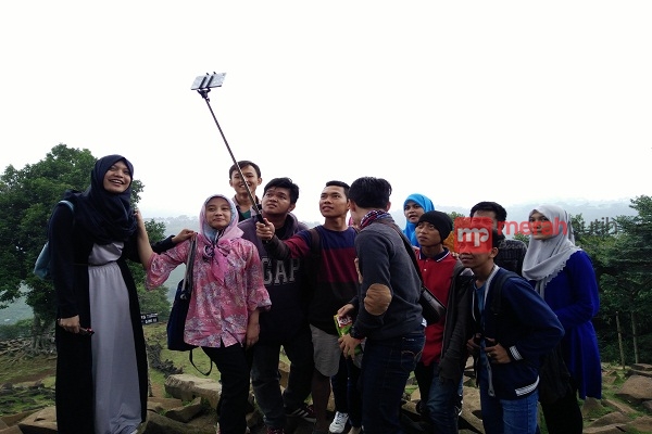 Warga Situs Gunung Padang Tambah Destinasi Wisata Baru