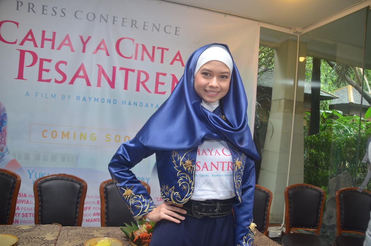 Pakai Hijab Yuki Kato Banjir Keringat