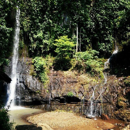 Asyiknya Berkemah di Curug Cigumawang Banten