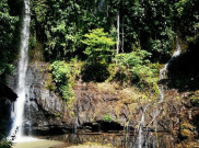 Asyiknya Berkemah di Curug Cigumawang Banten