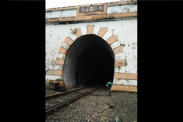 Kisah Misteri Nyai Hilang di Terowongan Lampegan