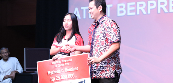Mychelle Raih Penghargaan Atlet Muda PB Djarum Berprestasi 2015
