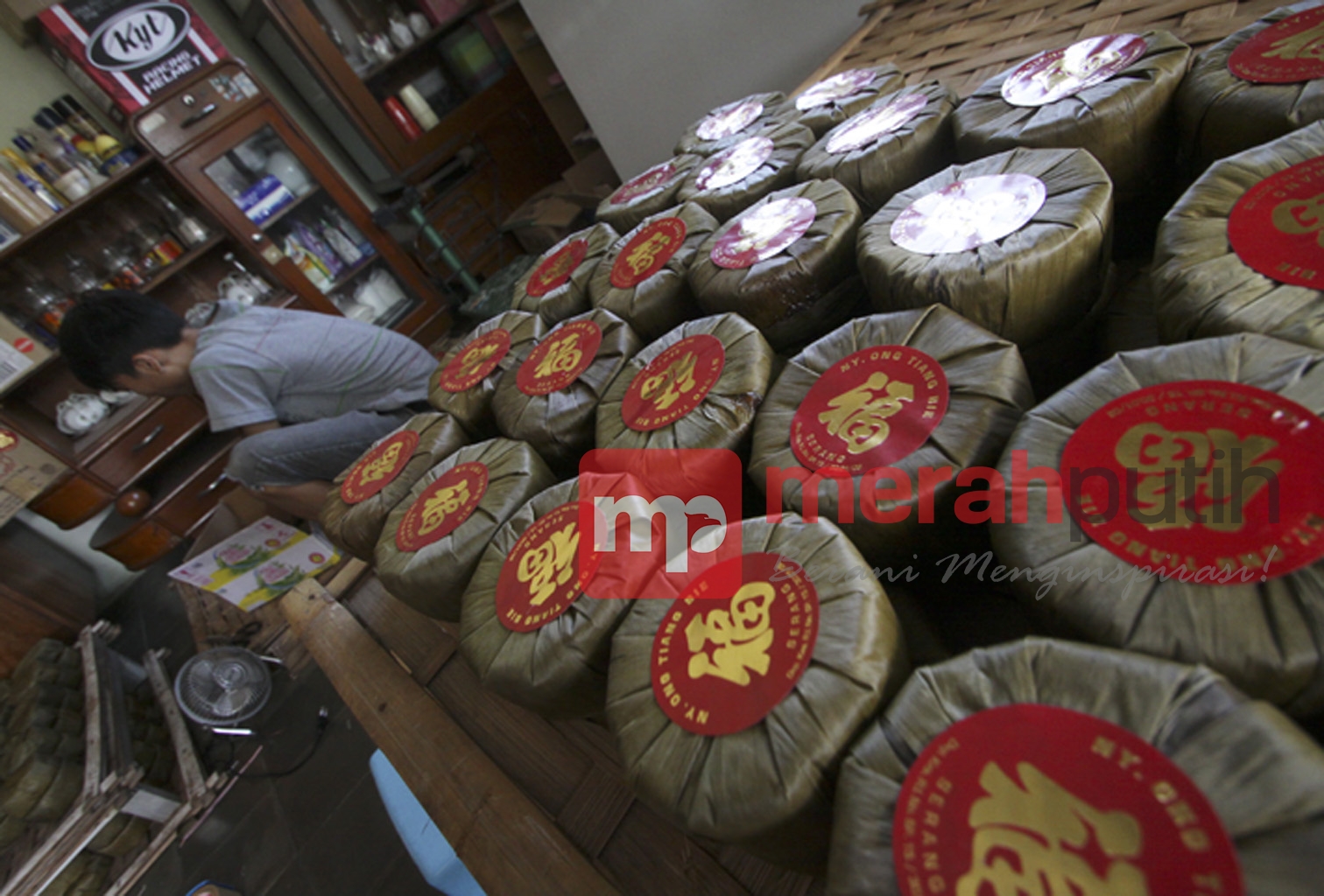 Kue Keranjang 'Suap' untuk Dewa Tungku