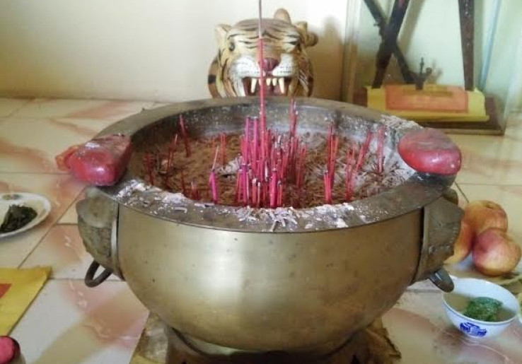 Pererat Kerukunan, Kelenteng Hok Tek Ceng Sin Bangun Altar Raden Suryakencana