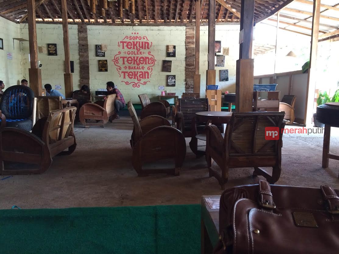 Kopi Tubruk Asli Pacitan Jadi Menu Andalan Cangkir Cafe