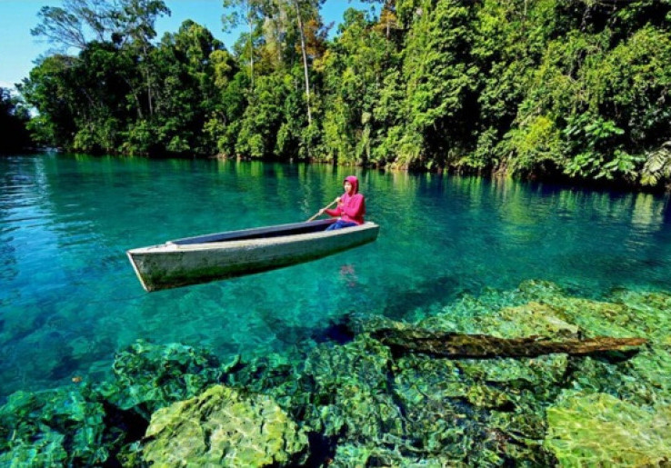 Pesona Danau Labuan Cermin di Kalimantan Timur