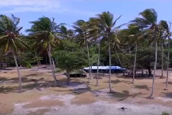 Pulau Handeulum Tempat Kemah Favorit di Ujung Kulon