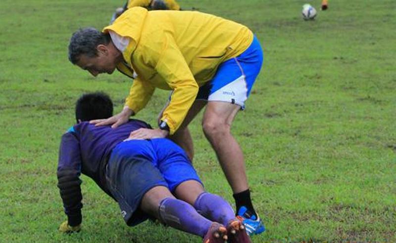 Menarik, Pelatih Arema Layaknya Captain Tsubasa
