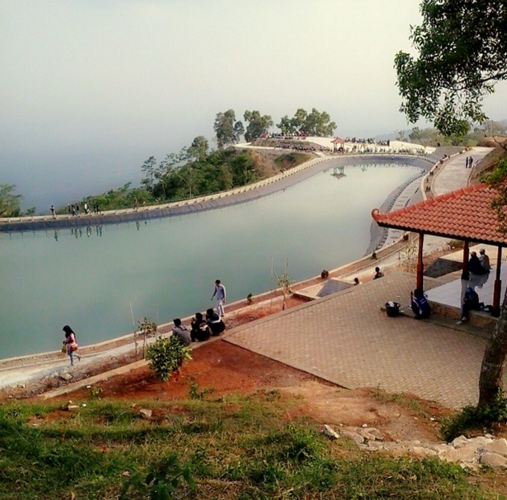 Embung Batara Sriten, Keindahan Danau Tertinggi di Gunungkidul