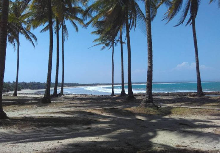 Pantai Binuangeun Banten  Surganya Para Pemancing 