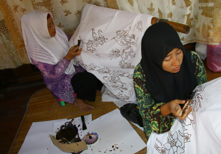 Anggrek Jadi Motif Khas Batik Tangerang Selatan