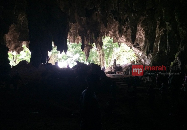Goa Tabuhan Tempat Bertapa Kyai Ali Basya Sentot Prawirodirjo