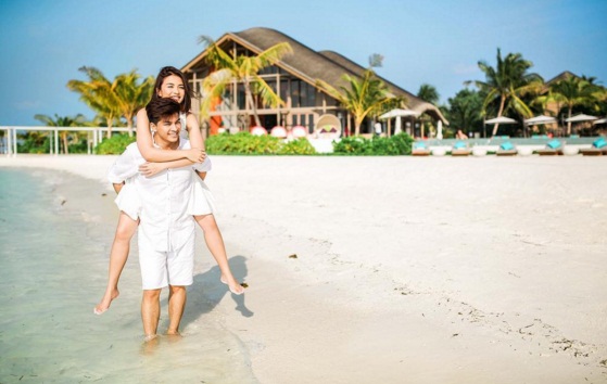 Romantisnya Honeymoon Chelsea dan Glenn di Maldives