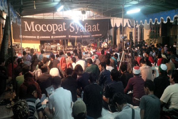 Sisi Lain Pengajian Cak Nun Mocopat Syafaat