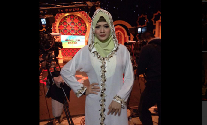 Petugas Temukan Alat Kontrasepsi Saat Tangkap Pedangdut Hesti Klepek Klepek