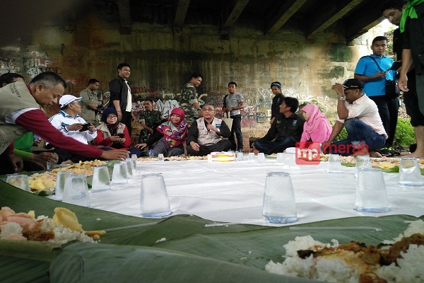 Tradisi Liwetan Cara Warga Jaga Sungai Ciliwung