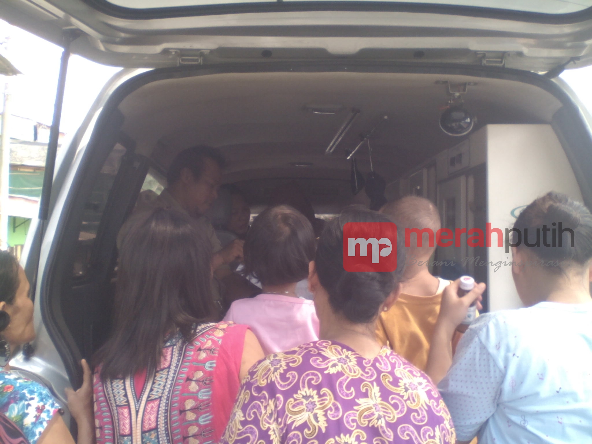 Jelang Penggusuran Warga Kalijodo Sakit
