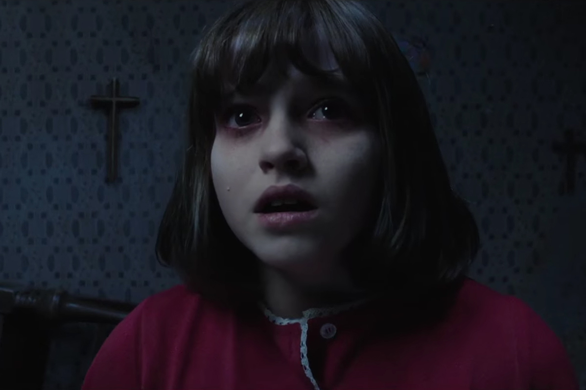 Serem, Wanita Kesurupan Saat Nonton The Conjuring 2?
