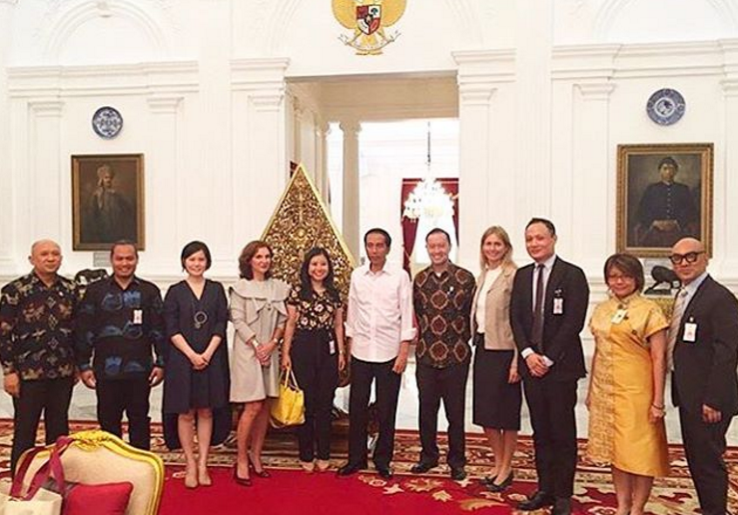 Bangga, Jokowi Memperkenalkan Seniman Muda Eko Nugroho