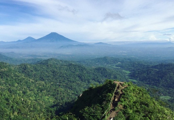 Panorama dari Atas Bukit Gunung Kukusan Yogyakarta