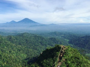 Panorama dari Atas Bukit Gunung Kukusan Yogyakarta