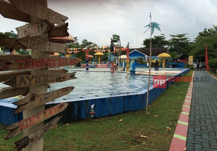 Puas Bermain Air di Kampoeng Aer Waterpark Pacitan