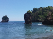 Rasakan Debur Ombak di Pantai Licin, Malang