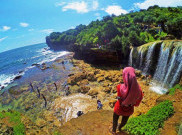Keunikan Air Terjun di Bibir Pantai Jogan Yogyakarta