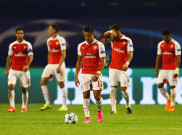 Kecewa Tim Kesayangannya Kalah, Fans Arsenal Robek Jersey  