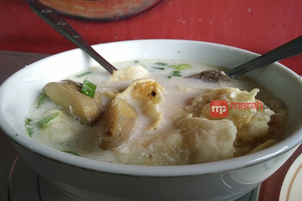 Suka Jengkol? Coba Datangi Warung Ini