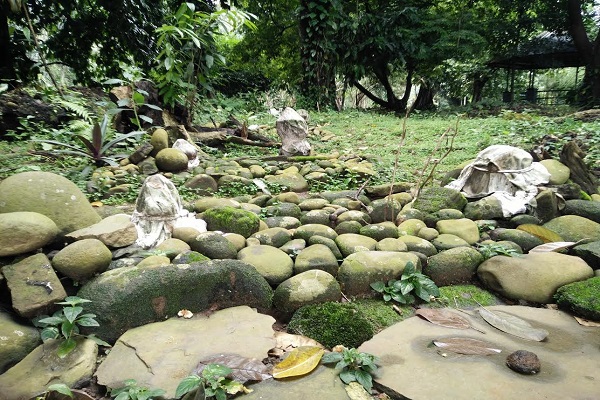 Muda Mudi Tak Tahu Aturan Kesurupan di Makam Keramat