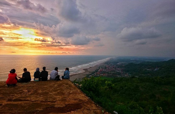 Nikmati Keindahan Puncak Paralayang Parangtritis