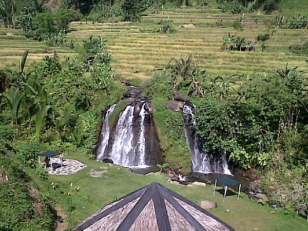 Bermain Air Sepuasnya di Kolam Curug Sawer Bogor