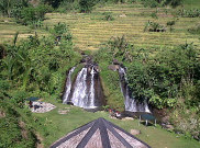 Bermain Air Sepuasnya di Kolam Curug Sawer Bogor