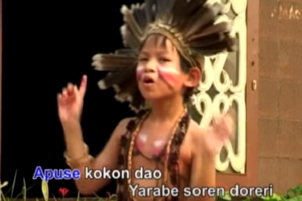 Perpisahan Seorang Kakek dengan Cucu dalam Lagu Papua Apuse