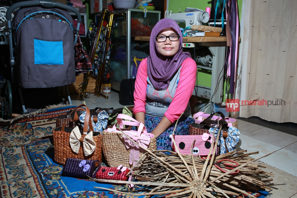 Sukses dari Eceng Gondok