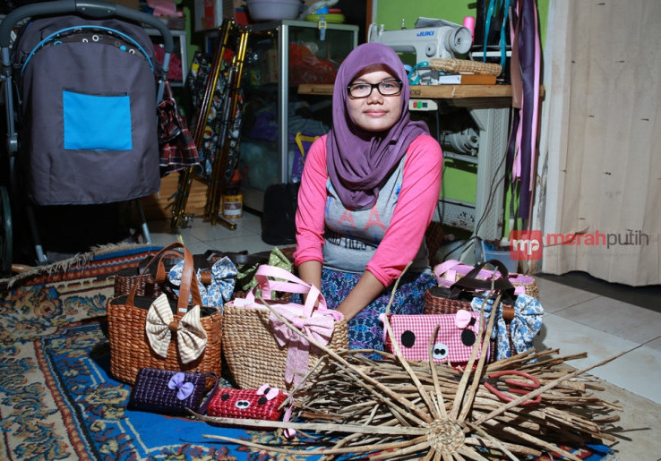 Sukses dari Eceng Gondok