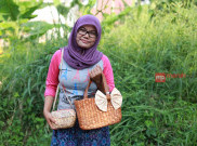 Eceng Gondok Jadi Aneka Produk Anyaman