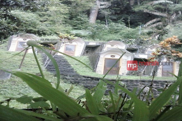 Wisata Religi di Bukit Goa Emalta Kaliurang