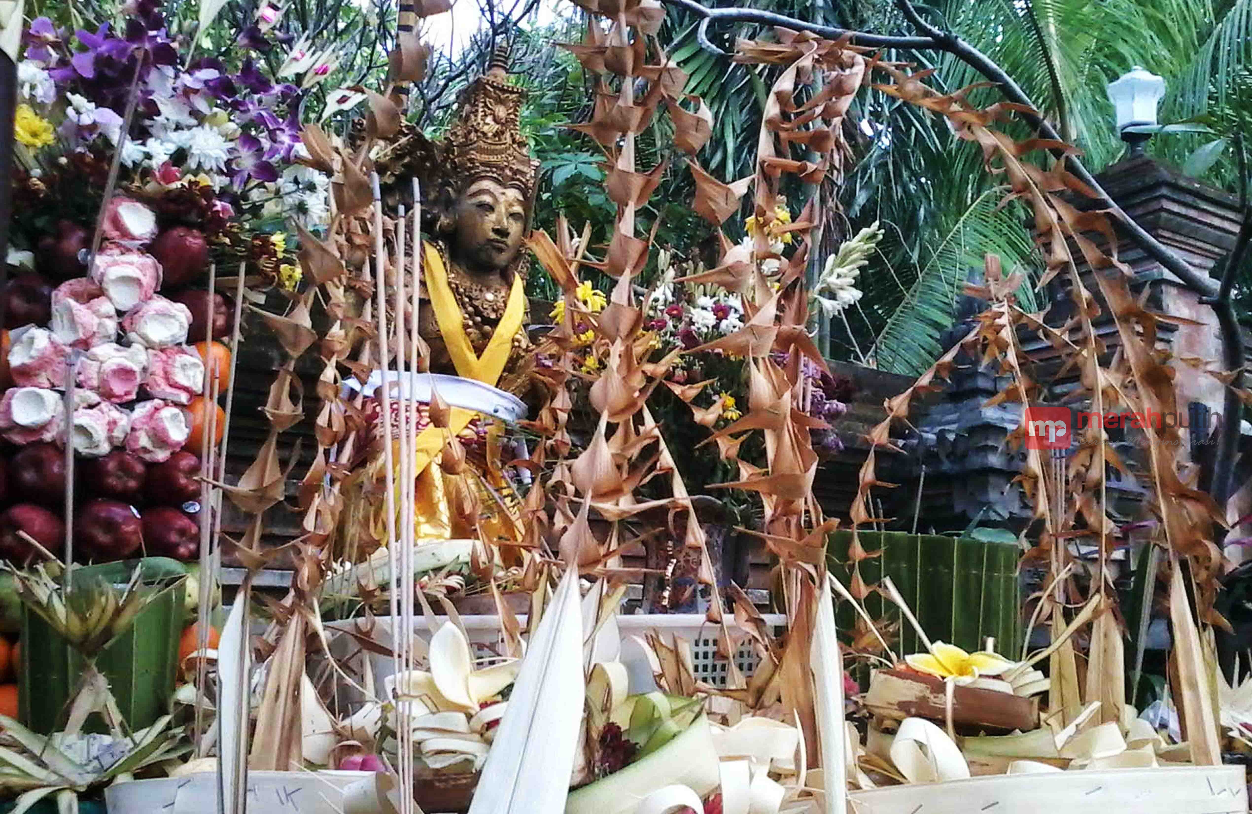 Patung Dewi Saraswati di Pura Adhitya Jaya (MP/Venan Fortunatus)