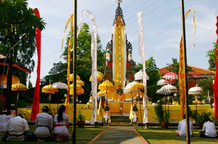 Persiapan Hari Raya Nyepi di Pura Adhitya Jaya 