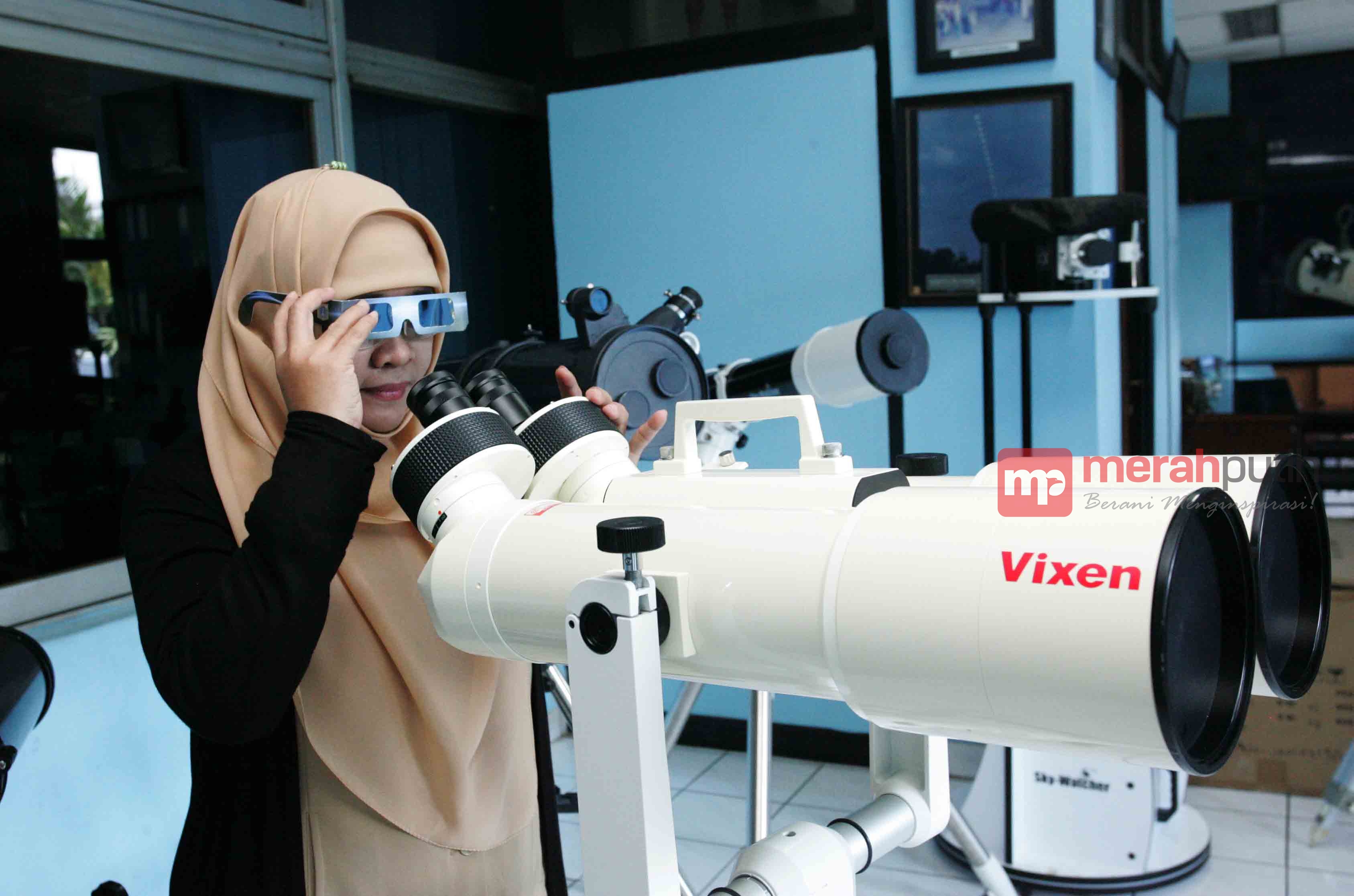 Bahaya Lihat Gerhana Matahari Pakai Teropong Tanpa Filter