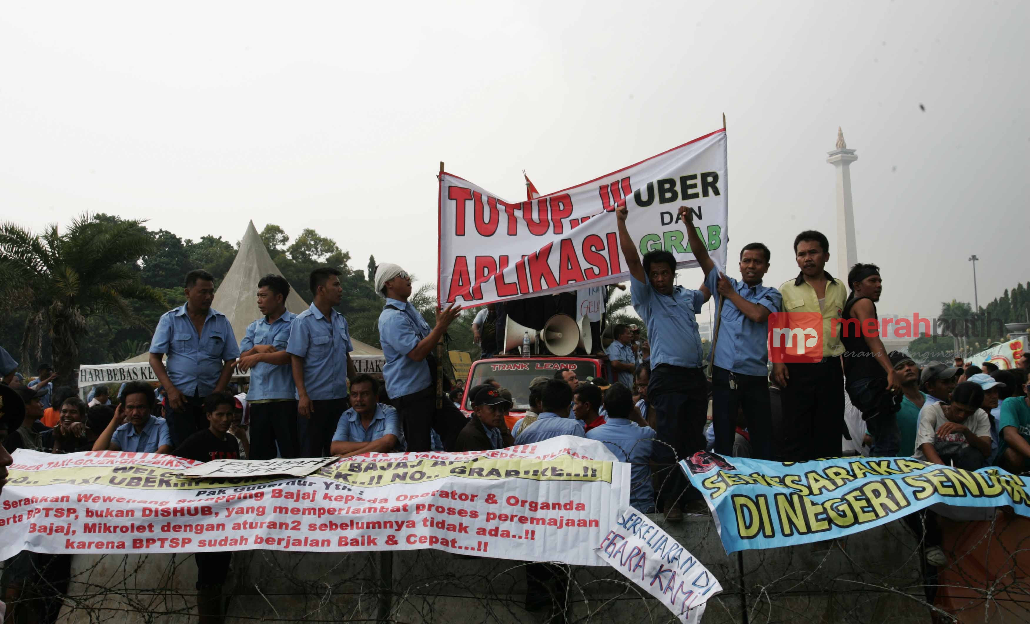 Ahok Galau Didemo Ribuan Pengemudi 