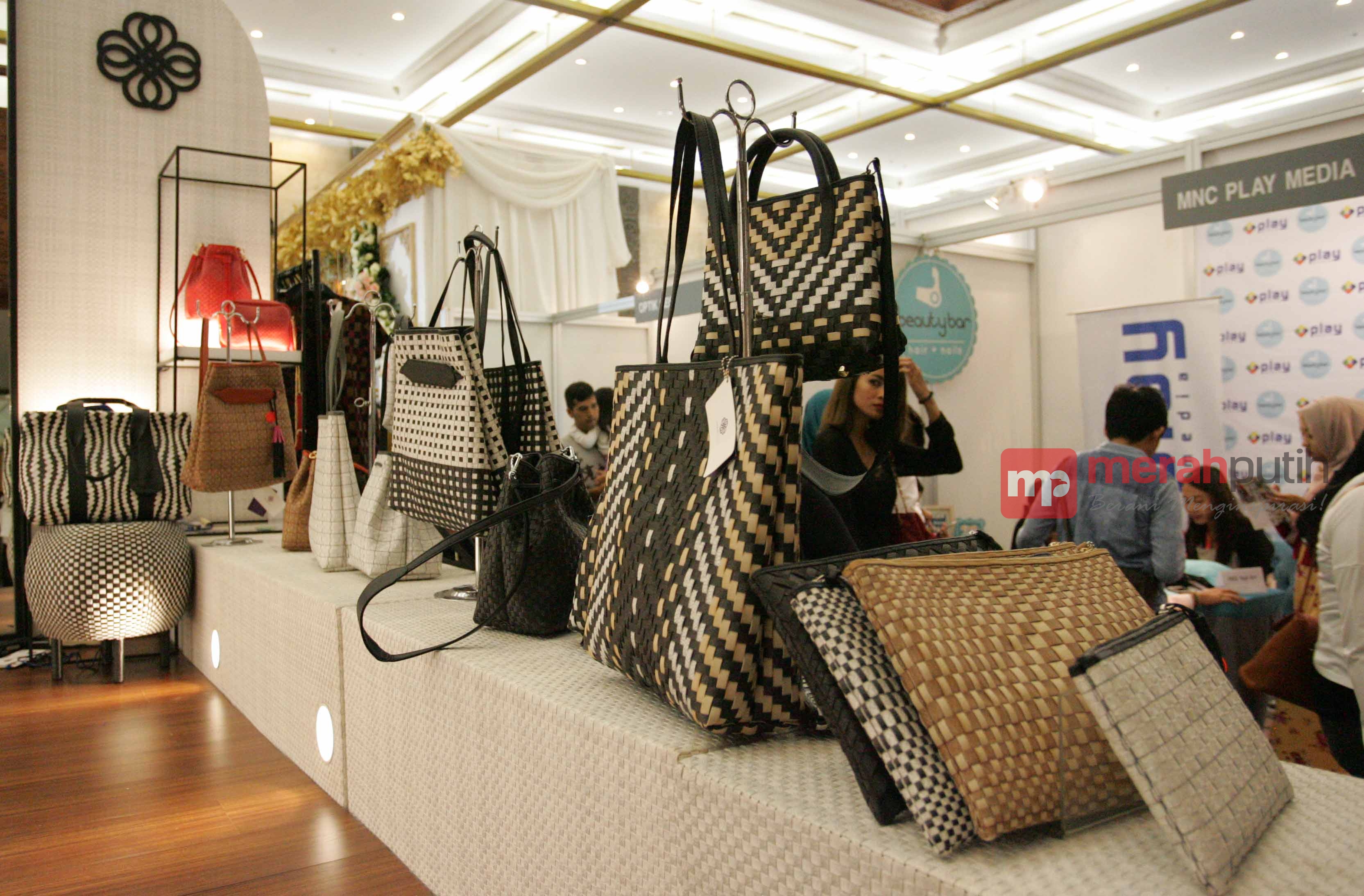 Chameo Couture Tas Cantik dari Rotan Sintetis