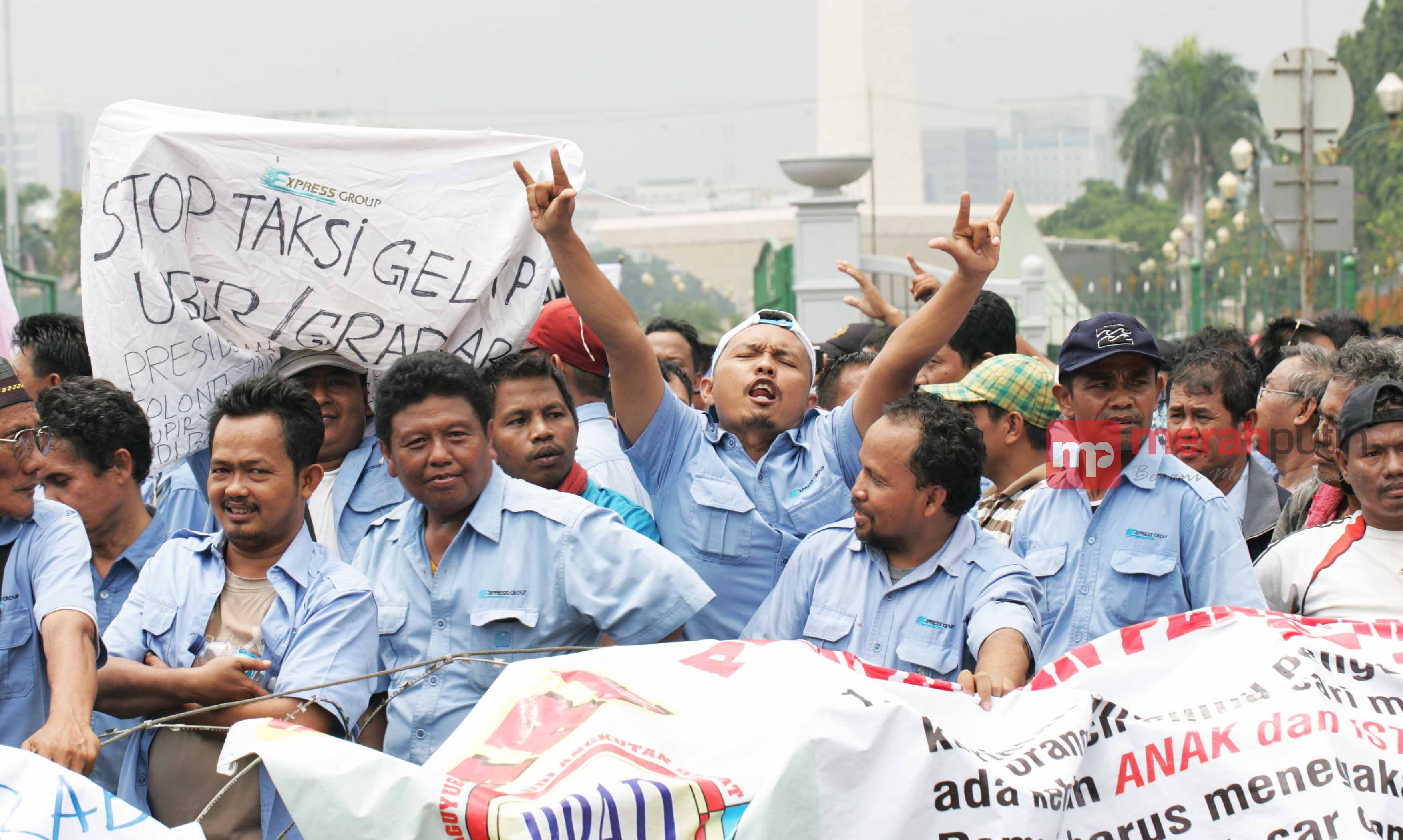 Kisah Penumpang Go-Jek Diteror Pengunjuk Rasa Depan Balai Kota Jakarta