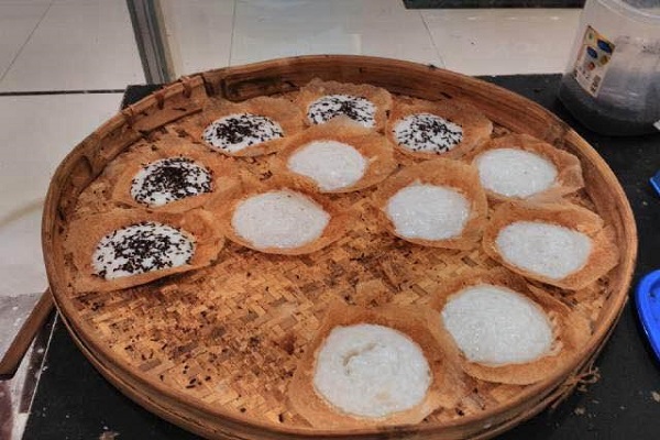 Sehari  Serabi Notosuman Habiskan Terigu 50 Kg