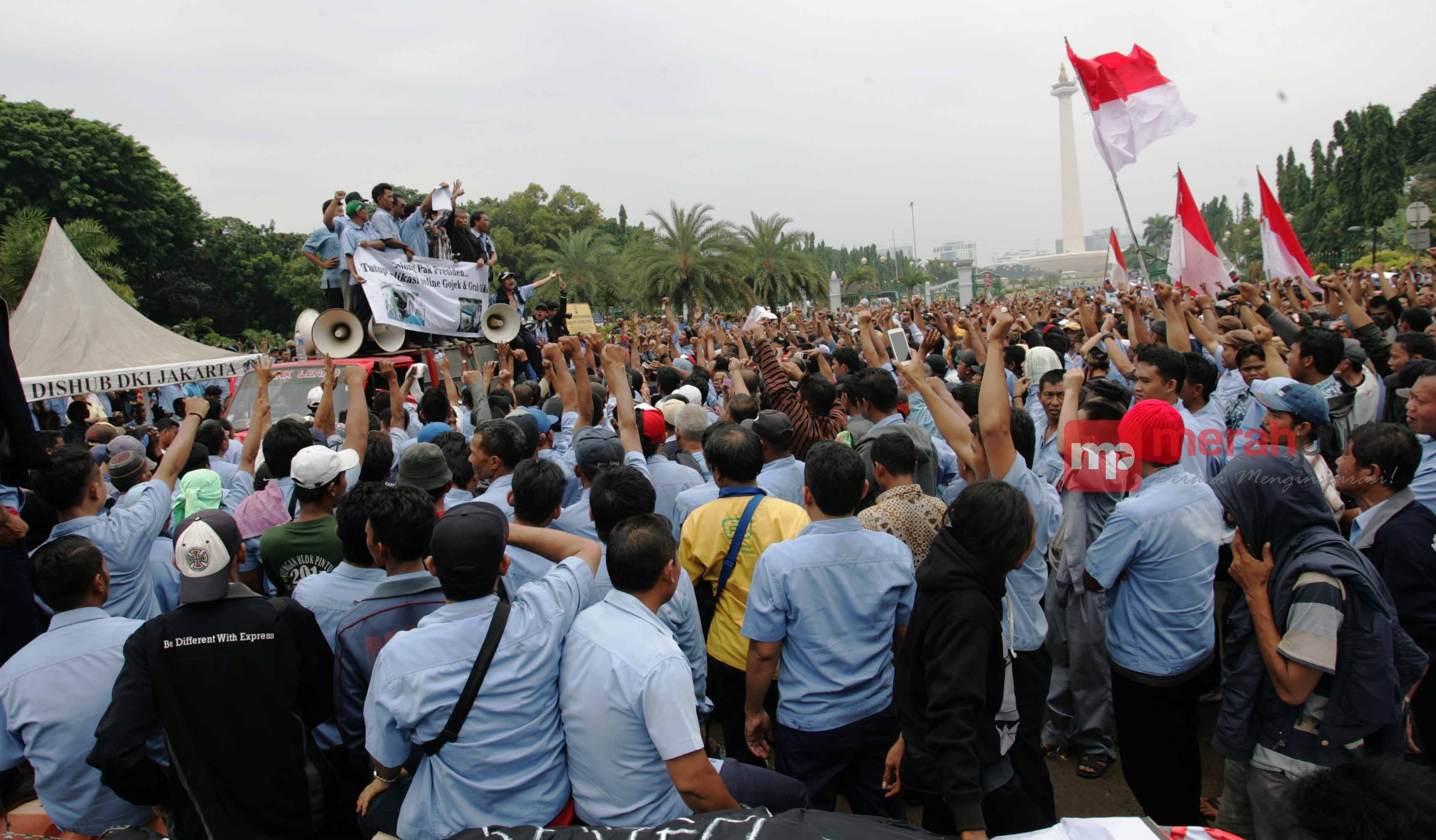 Suasana Demo Persatuan Pengemudi Angkutan Darat