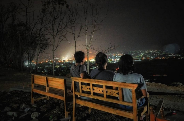 Spot Riyadi, Melihat Panorama Alam dari Atas Bukit Yogyakarta