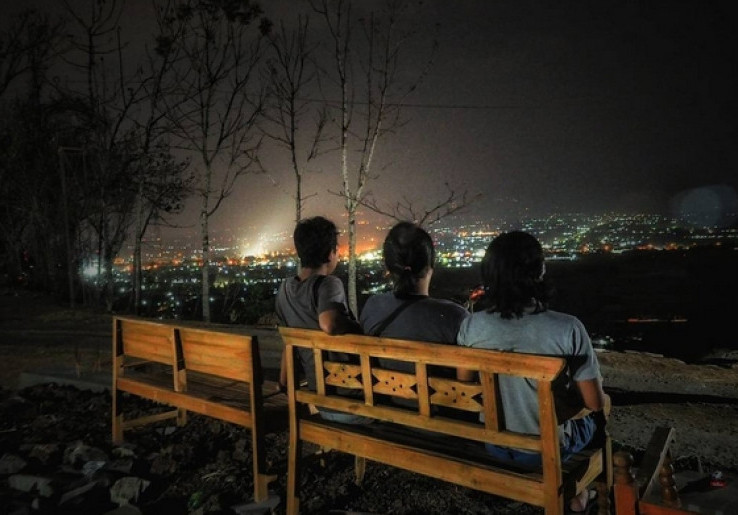 Spot Riyadi, Melihat Panorama Alam dari Atas Bukit Yogyakarta